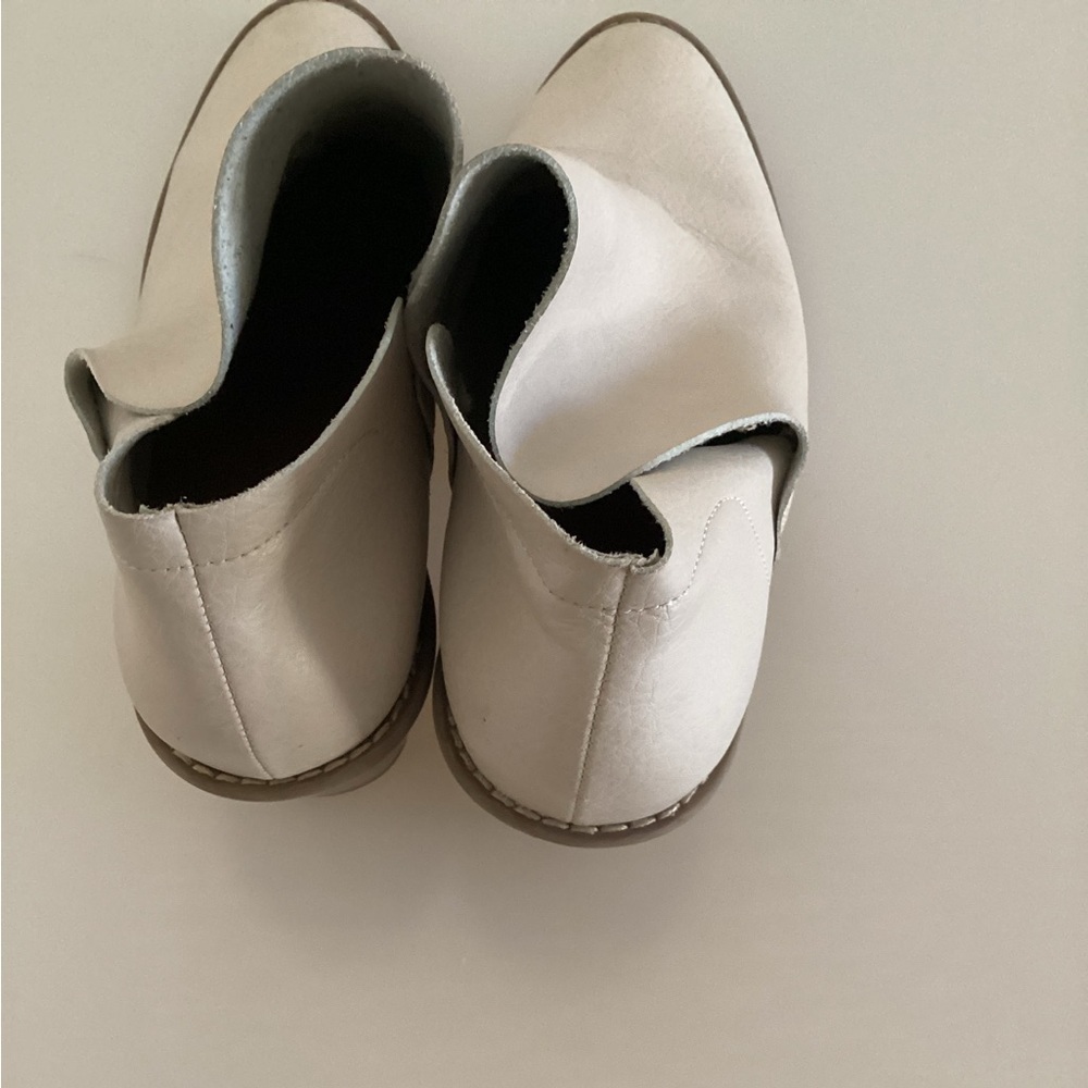 Universal Thread booties -SZ 8 - Picture 3 of 4